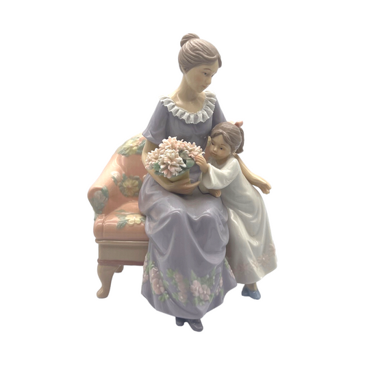 Porcelain - Lady With Child & Flowers - 9"