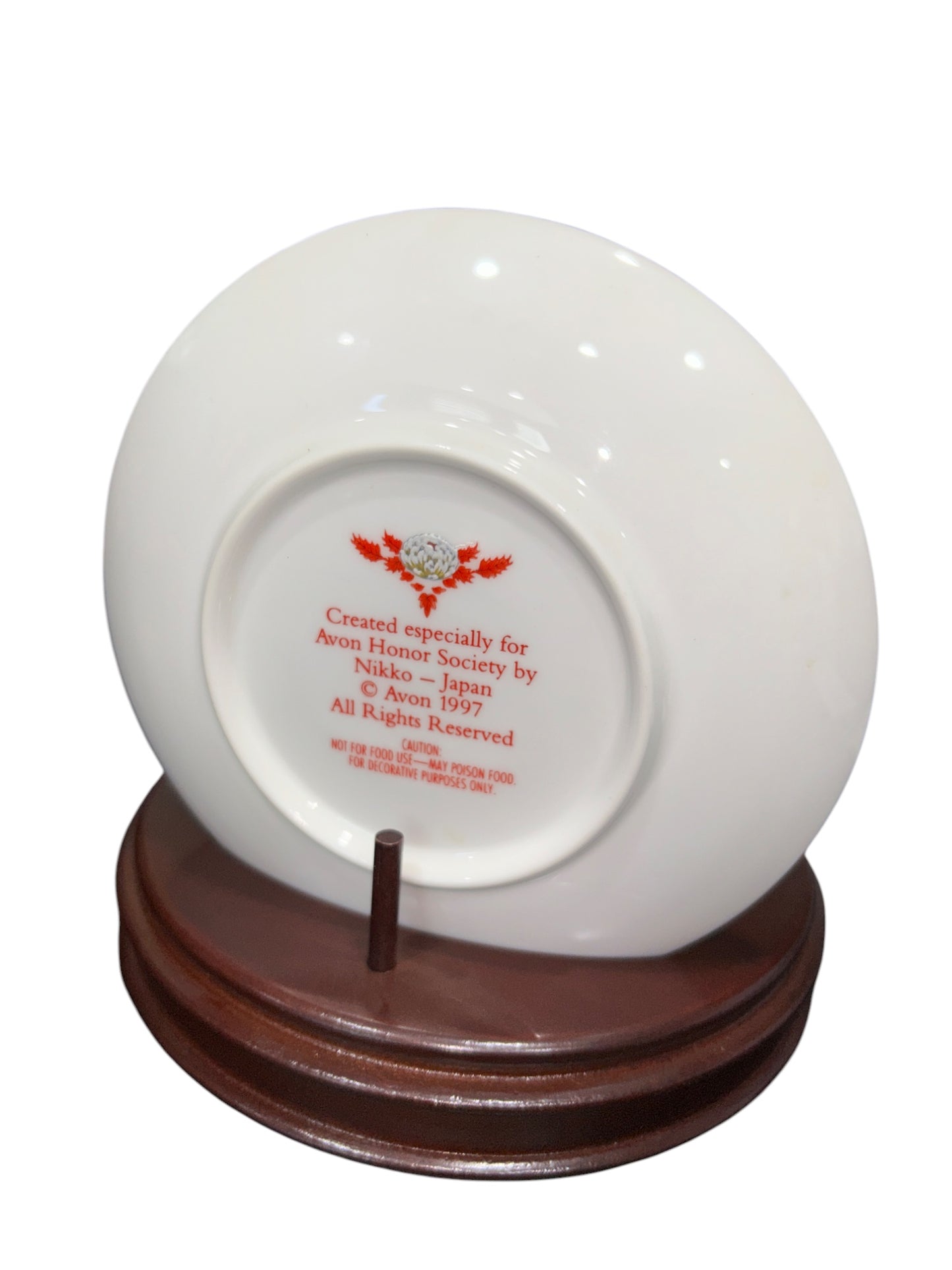 Avon - Honor Society - 1997 Commemorative Mrs. Albee Honor Society Tea Cup & Saucer Set with Stand - NWB - 6"