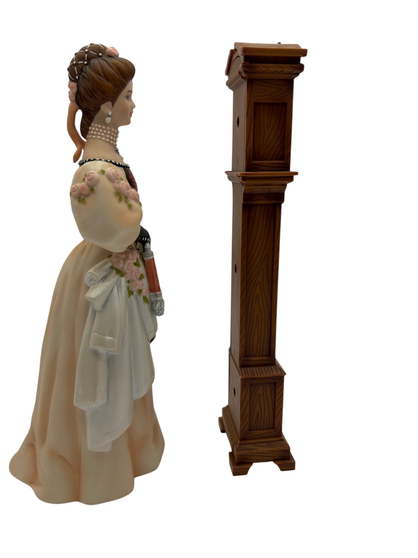 Avon - 2000 Presidents Club Figure Mrs. Albee Award Figurine Statue - NWB - 10"