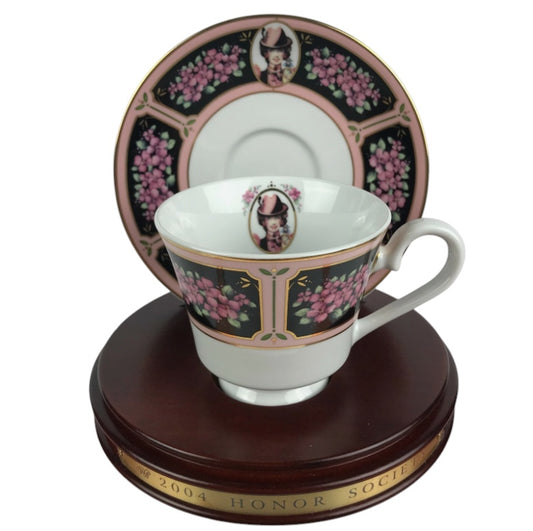 Avon - Honor Society - 2004 Commemorative Mrs. Albee Honor Society Tea Cup & Saucer Set with Stand - NWB - 6"