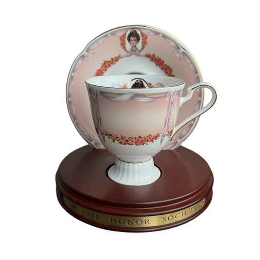 Avon - Honor Society - 2000 Commemorative Mrs. Albee Honor Society Tea Cup & Saucer Set with Stand - NWB - 6"
