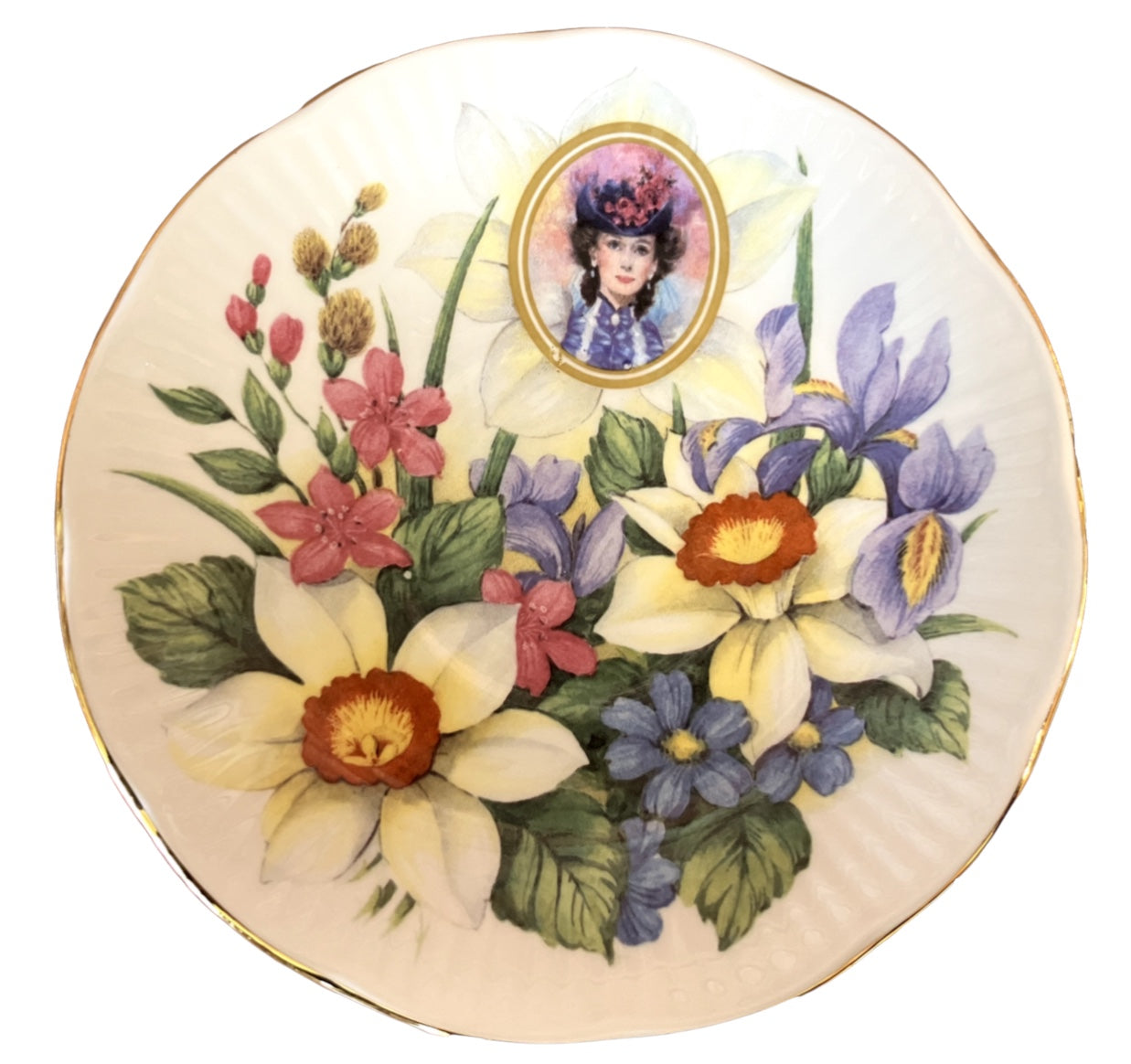 Avon - Honor Society - 1996 Commemorative Mrs. Albee Honor Society Tea Cup & Saucer Set with Stand - NWB - 6"