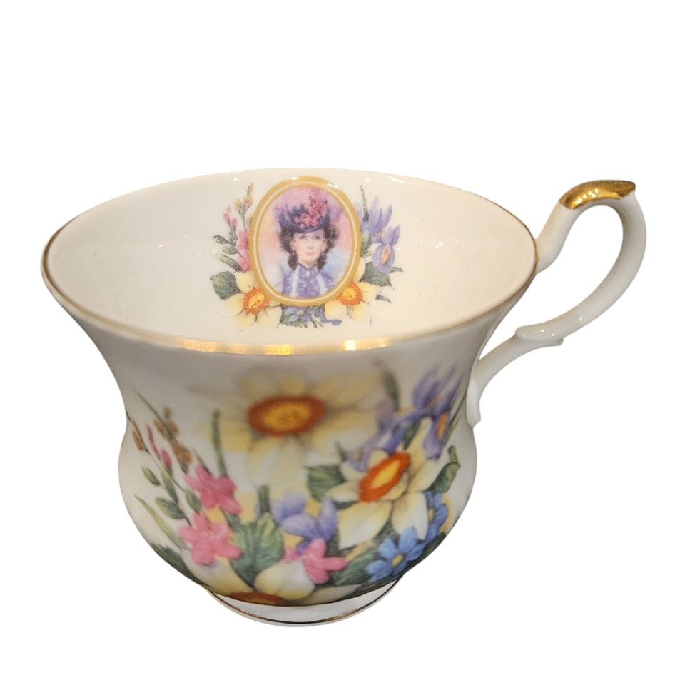 Avon - Honor Society - 1996 Commemorative Mrs. Albee Honor Society Tea Cup & Saucer Set with Stand - NWB - 6"