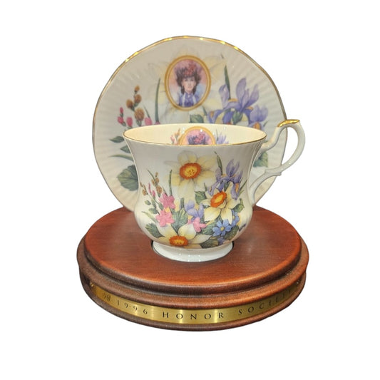 Avon - Honor Society - 1996 Commemorative Mrs. Albee Honor Society Tea Cup & Saucer Set with Stand - NWB - 6"